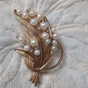 Crown Trifari Pearls Rhinestones Splatter Goldtone Yellow Brooch